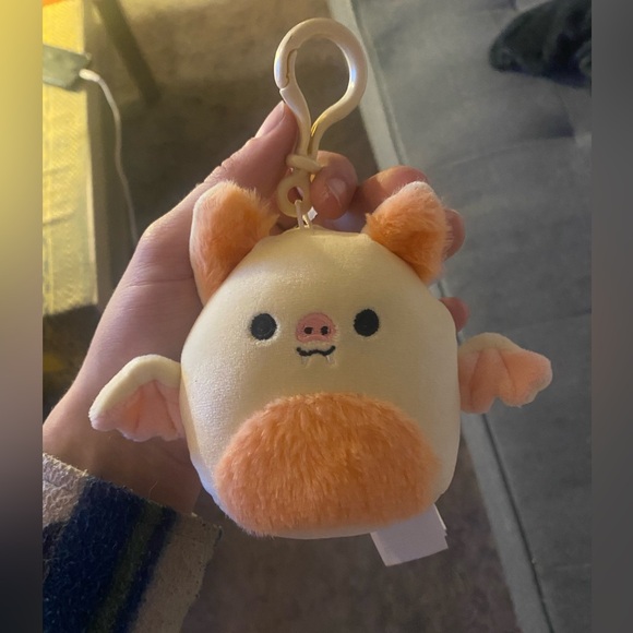 Squishmallows Meghan the bat clip BNWT - Picture 2 of 3